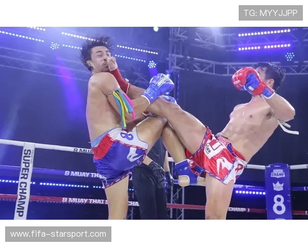 泰拳冠军赛气氛火爆，选手拼尽全力，泰拳比赛精彩视频